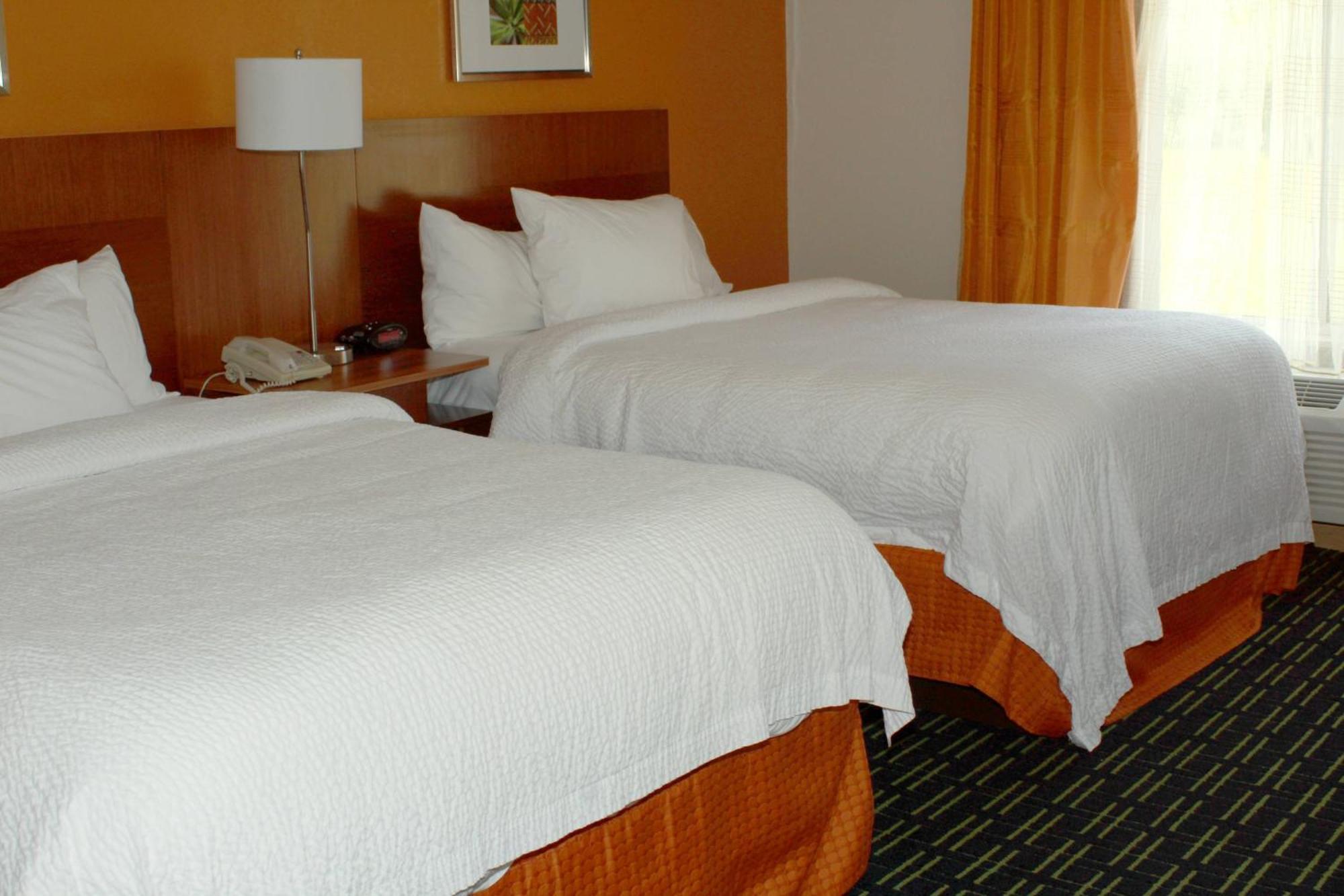 Fairfield Inn & Suites By Marriott Fairmont Exterior photo