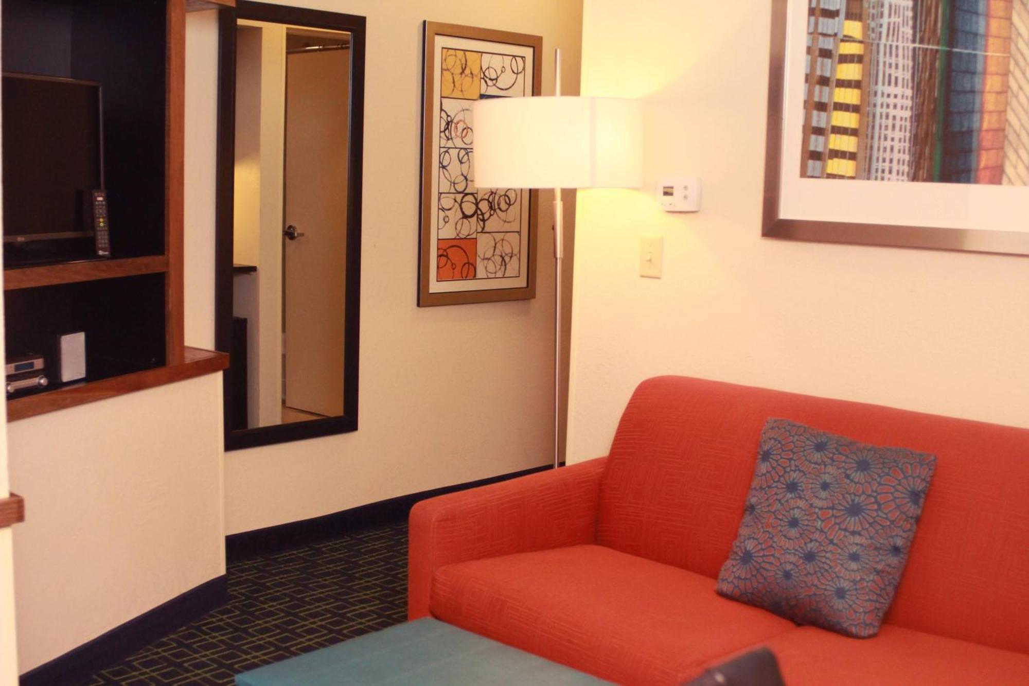 Fairfield Inn & Suites By Marriott Fairmont Exterior photo